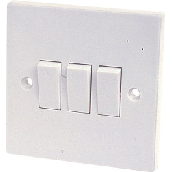 Dencon 10A, 3 Gang 2 Way Switch to BS3676 - Skin Packed - STX-568879 
