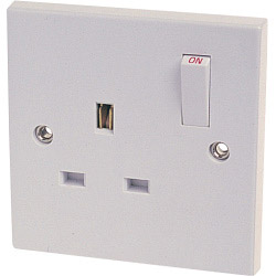 Dencon 13A, Single Switched Socket Outlet to BS1363 - Pre-Packed - STX-568891 