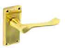 Scroll internal economy pack. Contents 1 set lock handles 1x63mm mortice latch. 1 pair 75mm Brass plated hinges - DP7205